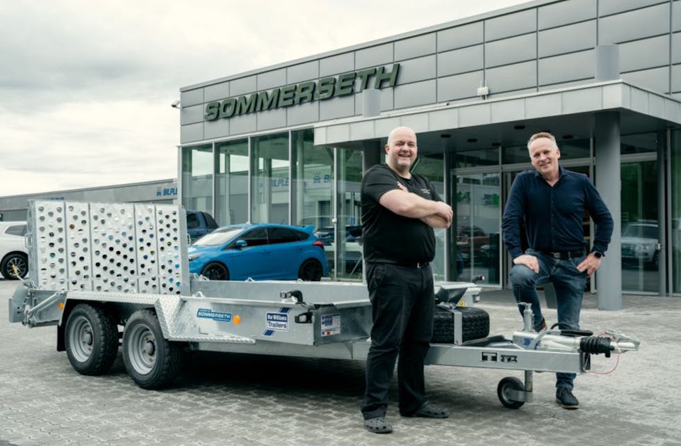 Fra venstre servicemarkedssjef Geir Arne Engere og Bård Sommerseth hos Sommerseth AS. Foto: Ifor Williams Norge AS.