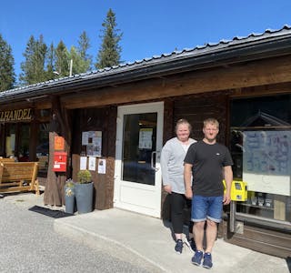 Anette Rognsjord Lien og Kenneth Karlsen åpner i dag sin ubemannede butikk og utvider åpningstidene.