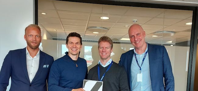 Patrik Axelsson  (Ansvarlig for partnersalg i Zisson, Karl Andre Hovde (Salgsdirektør i Zisson), Rune Lonkemoen (COO i ProffCom) og John-Arne Martinsen (CEO i ProffCom)
