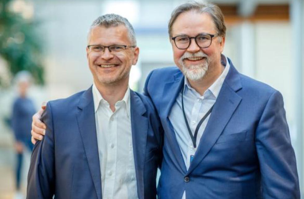 BI-duoen Pål Rasmus Silseth og Bengt Gunnar Lorentzen vinner årets Connected-pris. FOTO: BI.