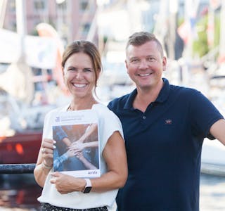 Kristin Fjellman, daglig leder i Krifa Norge, og Joachim Dagenborg, kommunikasjonssjef i SMB Norge 