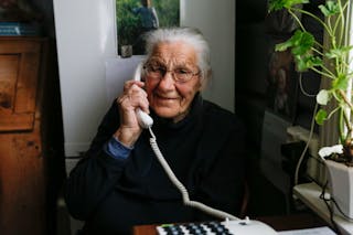 Ruth Solveig Frågodt i Flesberg i Buskerud var den siste fasttelefonkunden igjen på kobbernettet. Hun har nå fått en ny hjemmetelefonløsning over mobilnettet.