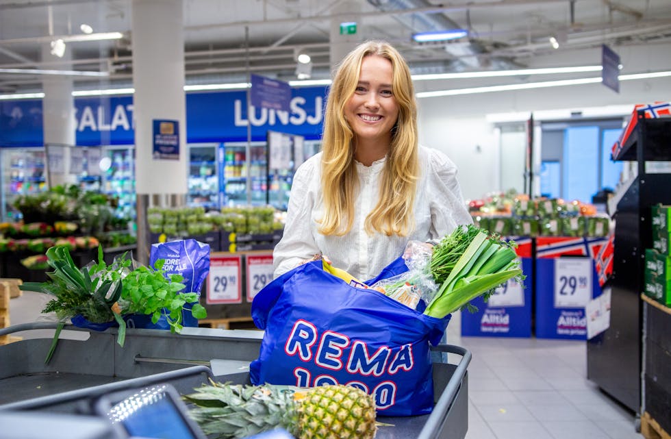 – Det er svært gledelig å se at mange av våre kunder har tatt i bruk handlenett, eller andre bærekraftige alternativer til plastposen, sier leder for samfunnsansvar og bærekraft i REMA 1000, Emilie Våge.