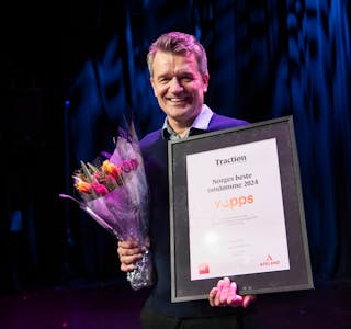 Rune Garborg, administrerende direktør i Vipps, tar imot prisen for Norges beste omdømme i 2024. Vipps var også ny på listen i år. Foto: Katrine Lunke.
