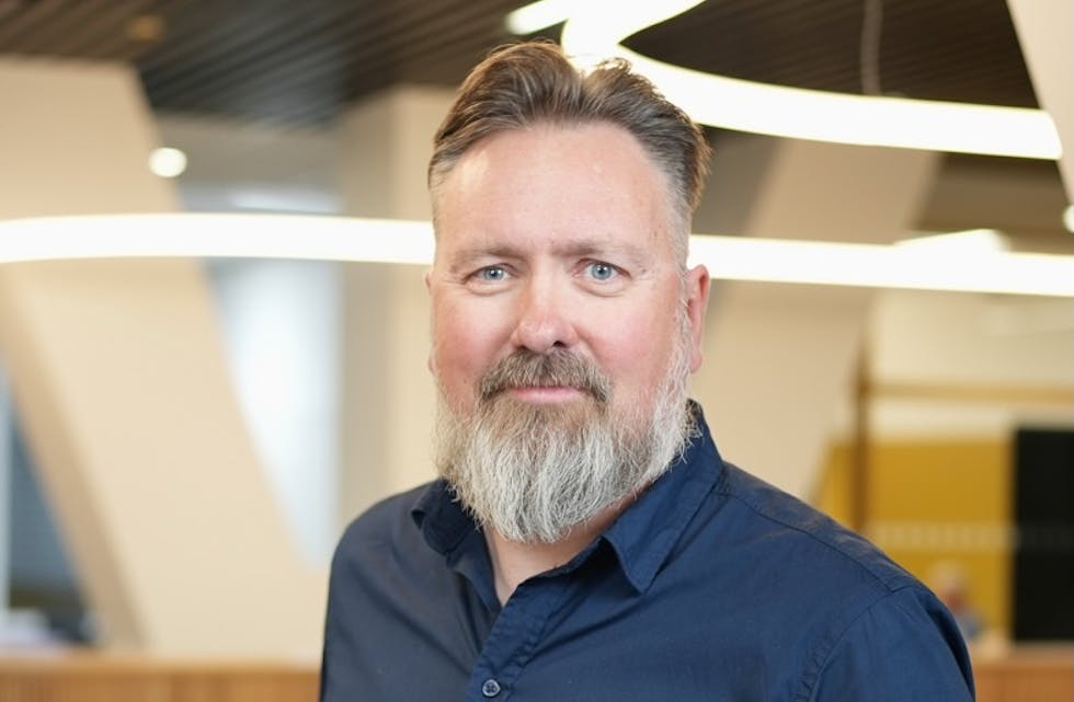 Telia har flere råd til kunder for å unngå svindel i sommer, men fremhever tre som spesielt viktige: tenk på mobilen som en lommebok, unngå åpne nettverk og slå på PIN-koden, sier sier Øivind Kristiansen, svindelekspert i Telia Norge.